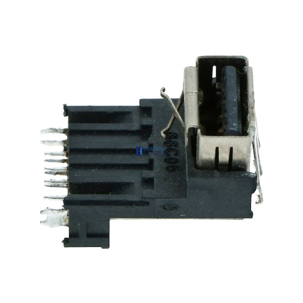 PS4 Slim (2000), USB port