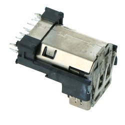 PS4 Slim (2000), USB port